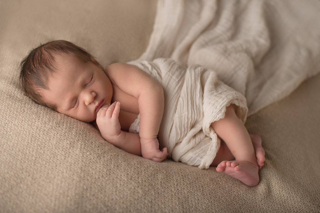 Pose beim Baby Neugeborenenfotografie Eberdingen Ditzingen